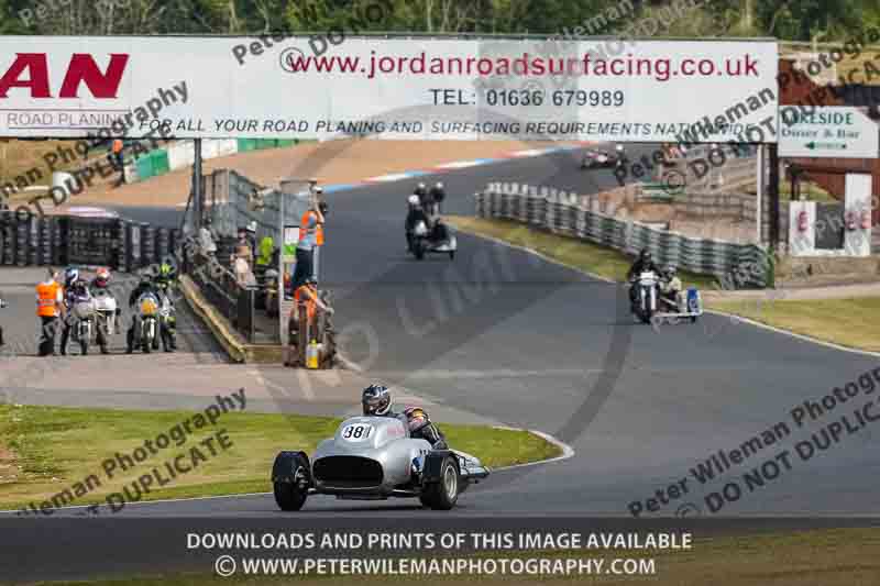 Vintage motorcycle club;eventdigitalimages;mallory park;mallory park trackday photographs;no limits trackdays;peter wileman photography;trackday digital images;trackday photos;vmcc festival 1000 bikes photographs